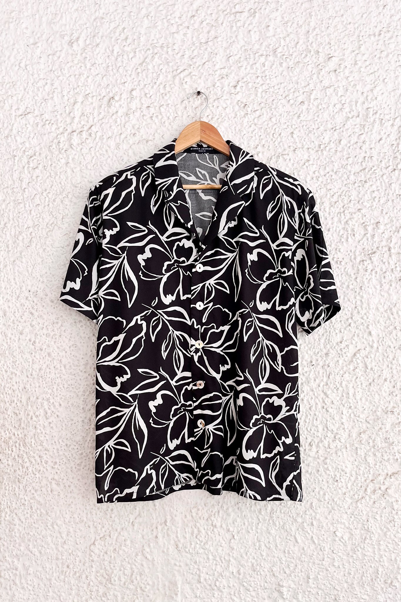 Women's Vacation Shirt - Black and White Floral